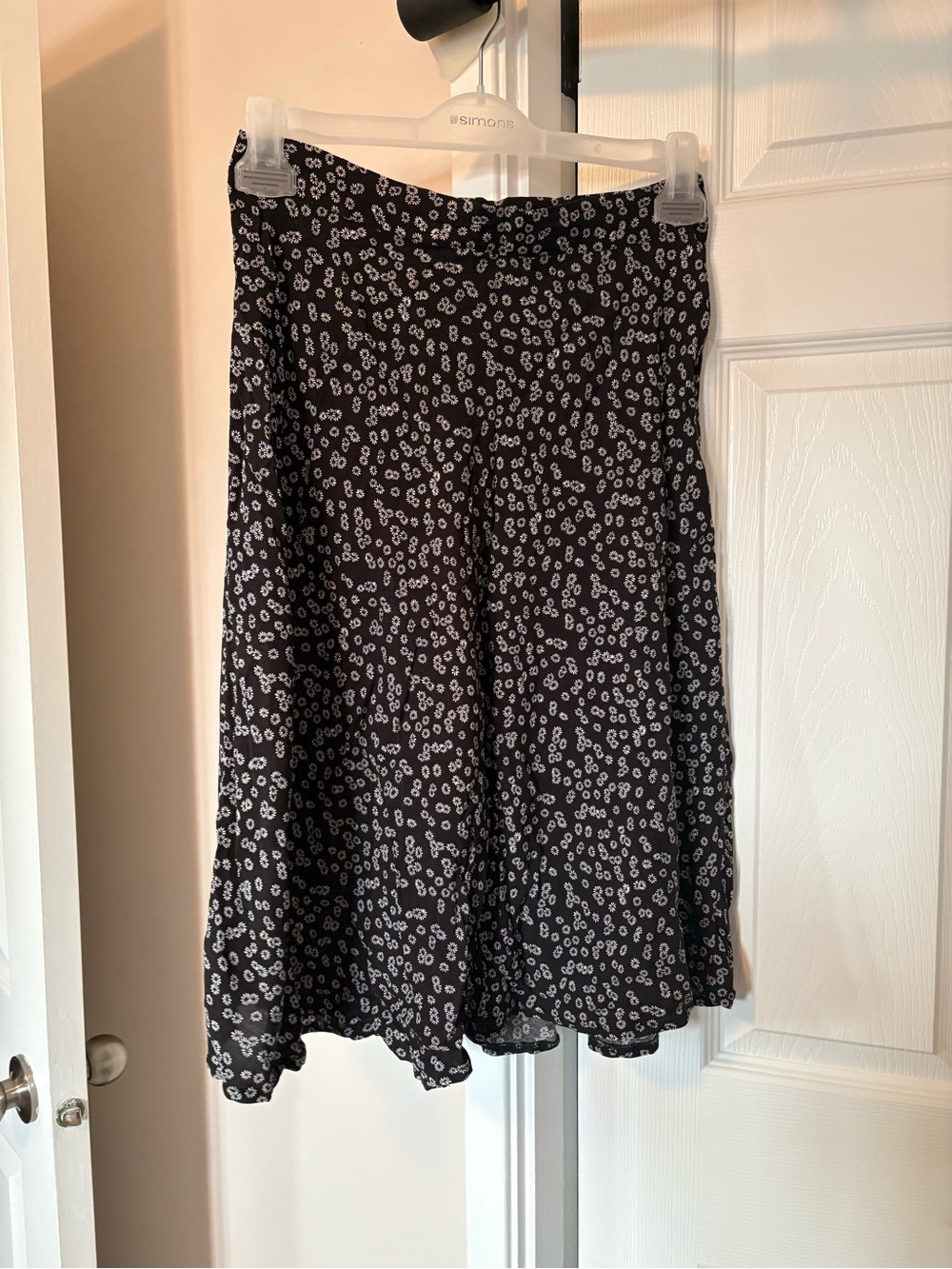 SHEIN Black Midi Skirt with White Ditsy Floral
